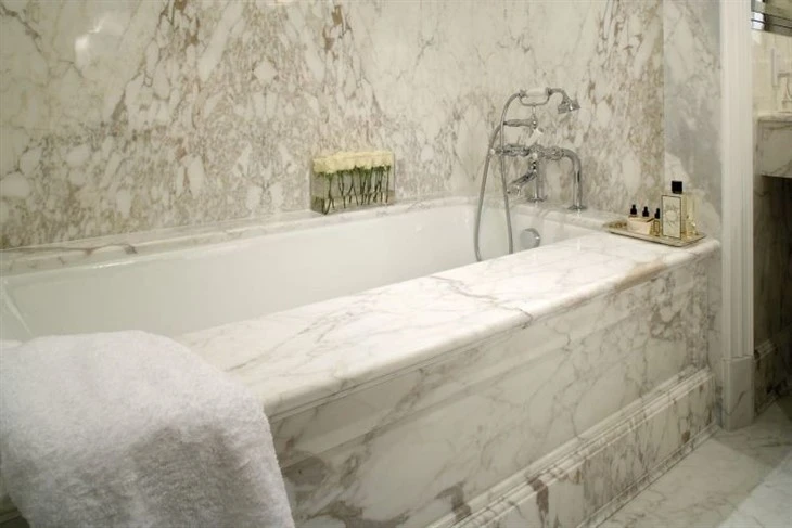 Calacatta Vagli Marble bathroom design wall bathtub